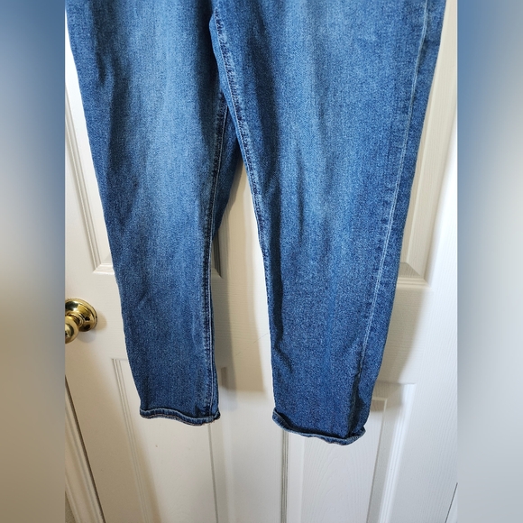 American Eagle Mom Jeans Classic Blue Denim 8 Short - Picture 5 of 11